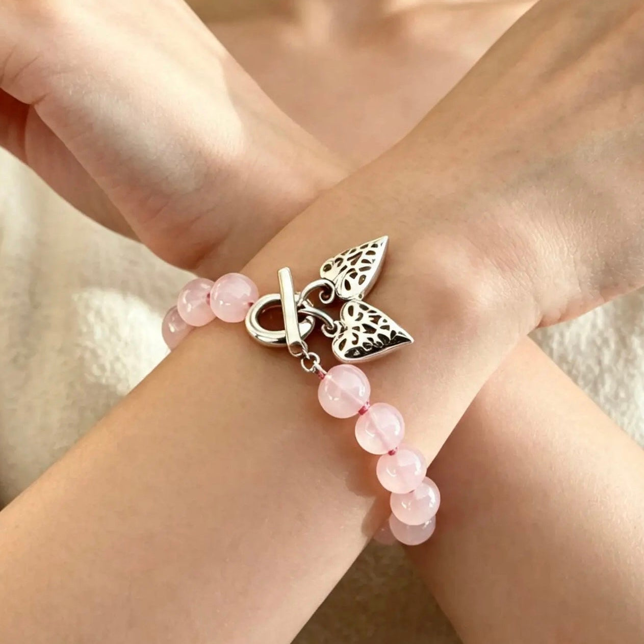 Pulsera 2 Charms Corazones Mini + Cuarzos Rosados