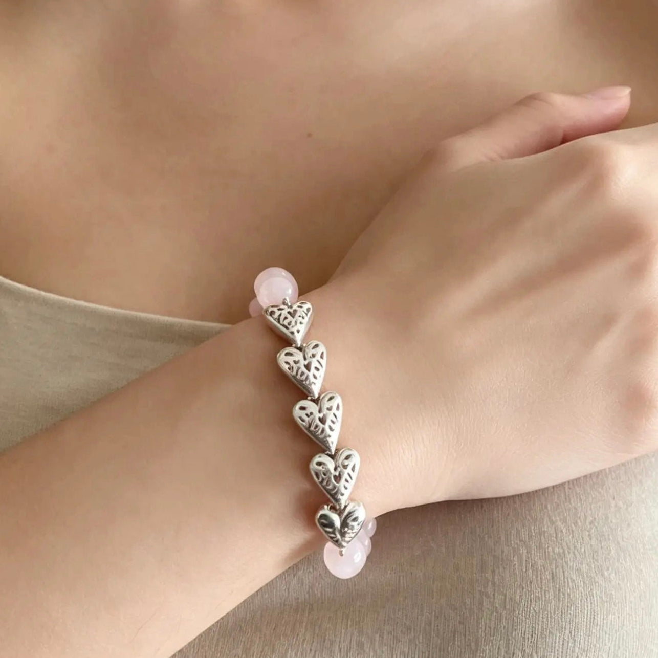 Pulsera 5 Corazones Inflados + Cuarzos Rosados