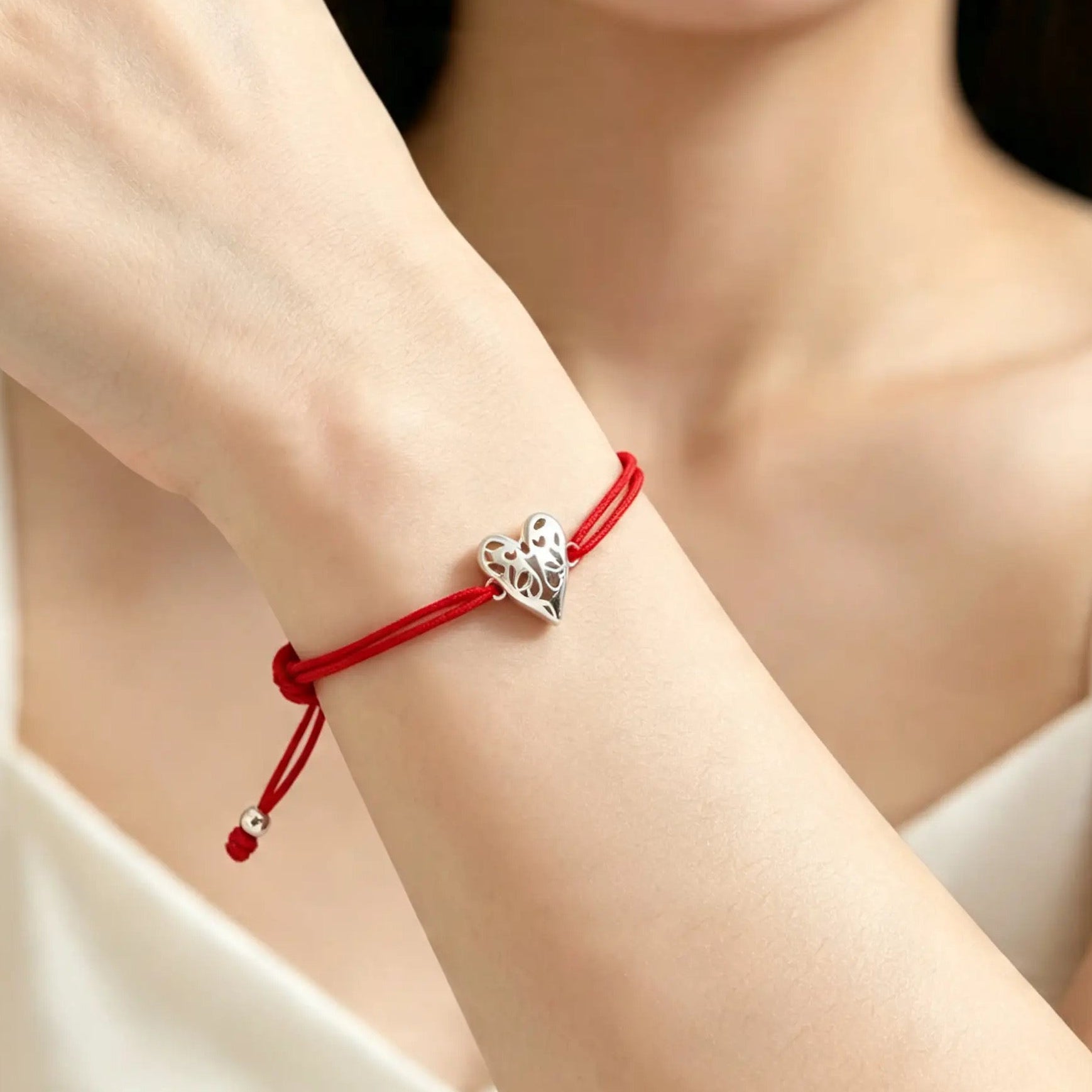 Pulsera Corazón Inflado en Hilo Rojo